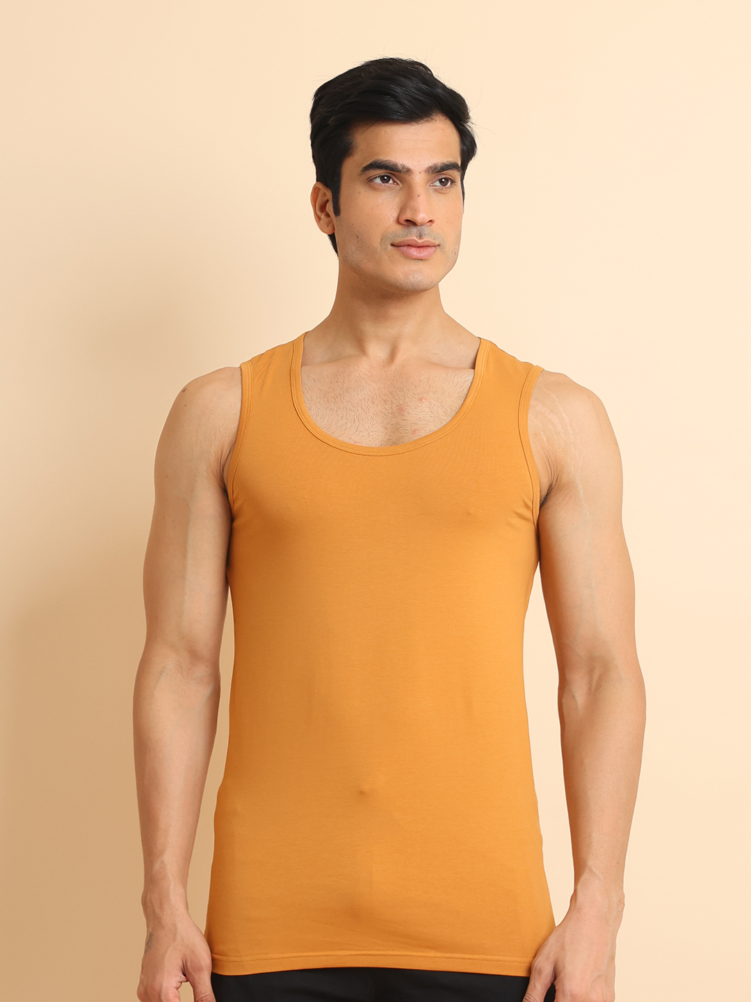 BASIC STRETCHABLE VEST - MUDBROWN