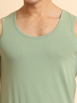 BASIC STRETCHABLE VEST -NEWSAGE